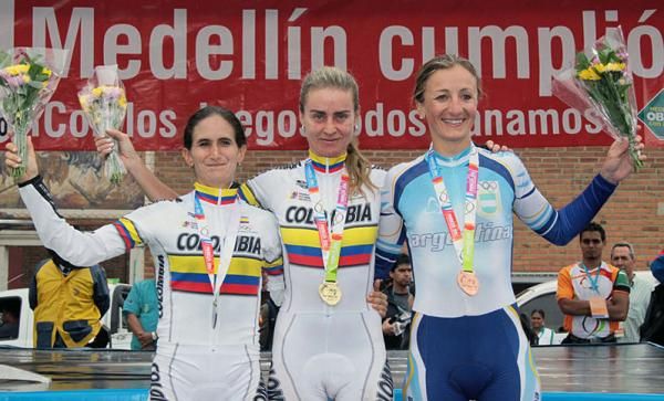 The elite women's podium (l-r): Paola Madri