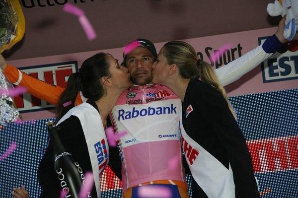 Denis Menchov (Rabobank) remains in the lead after stage 18.