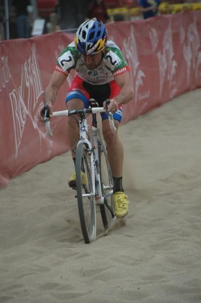 Tim Johnson (Cannondale-Cyclocrossworld.com) concentrates.