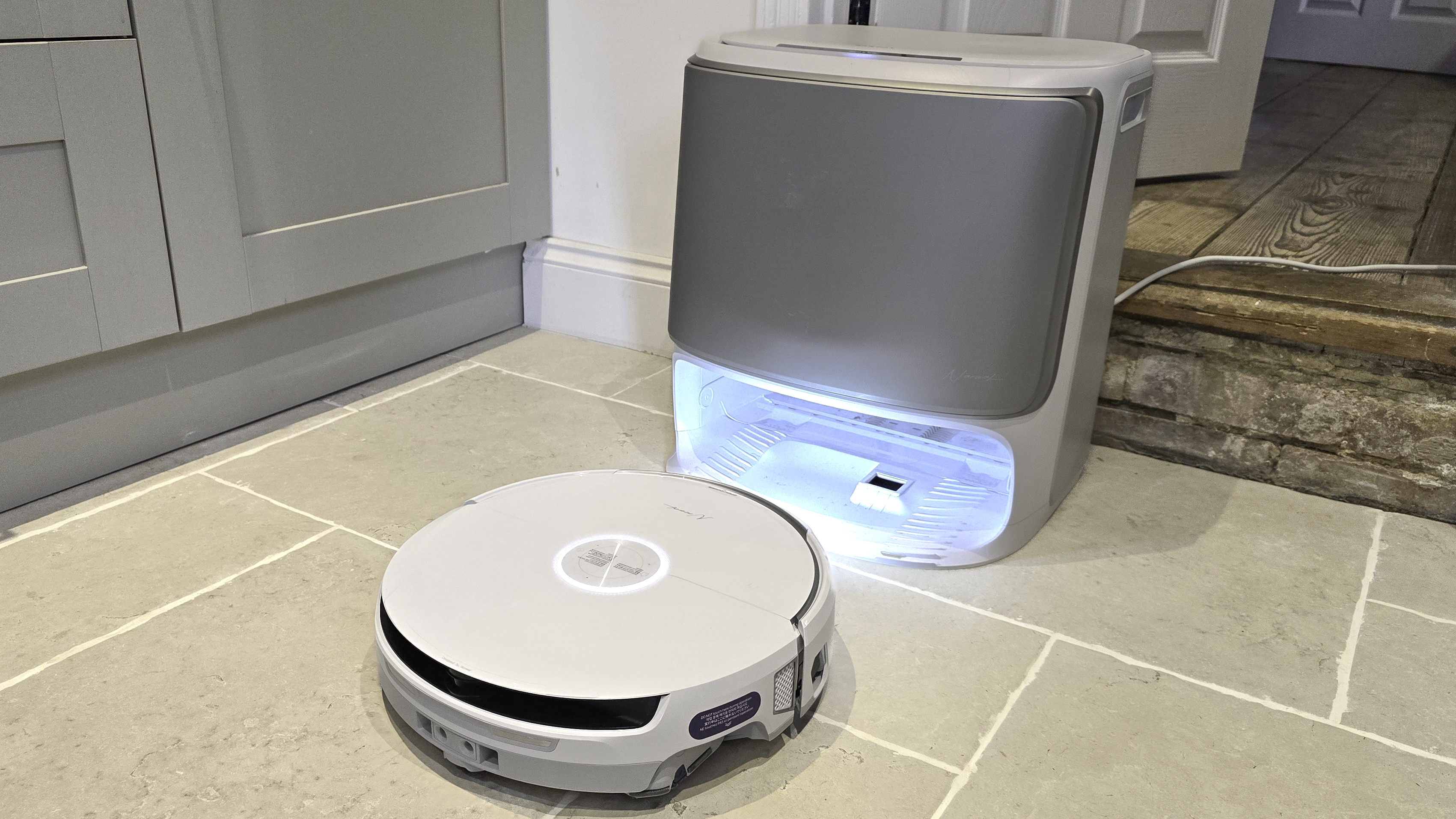 Narwal Flow robot vacuum review