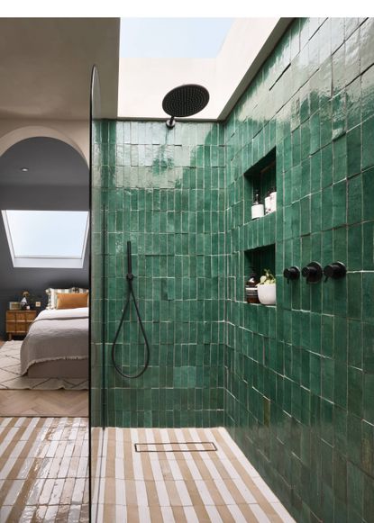 What Is the Cost of An En-suite Bathroom in 2025? | Livingetc