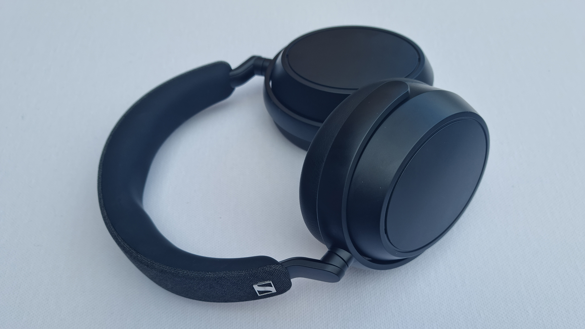 Wireless noise-cancelling headphones: Sennheiser Momentum 4 Wireless