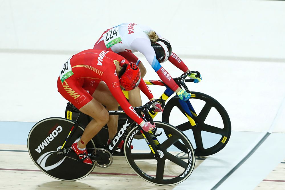 Zhong Tianshi (China) is narrowly defeated by Russia's Anastasiia Voinova