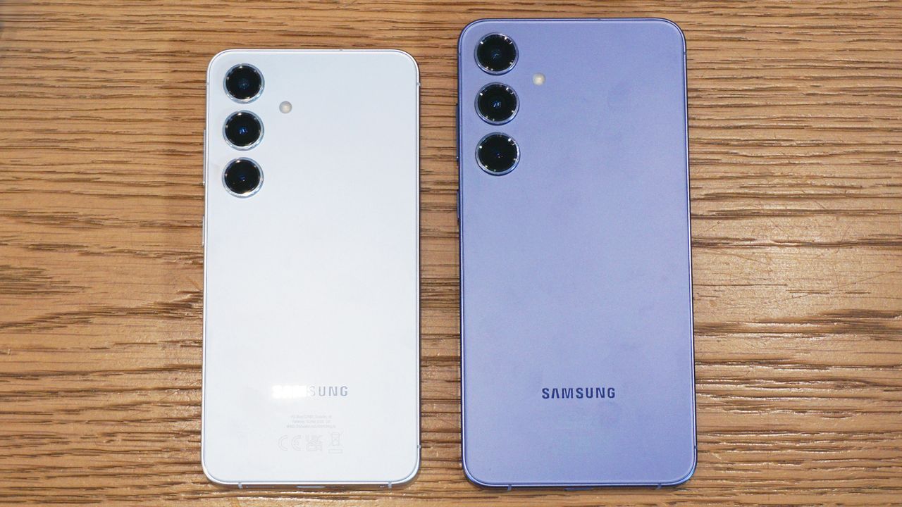 Samsung Galaxy S24 S24 Plus hands on back straight