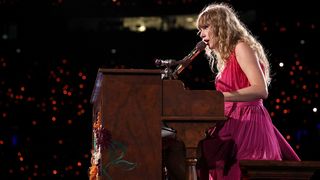 Taylor Swift piano Lyon