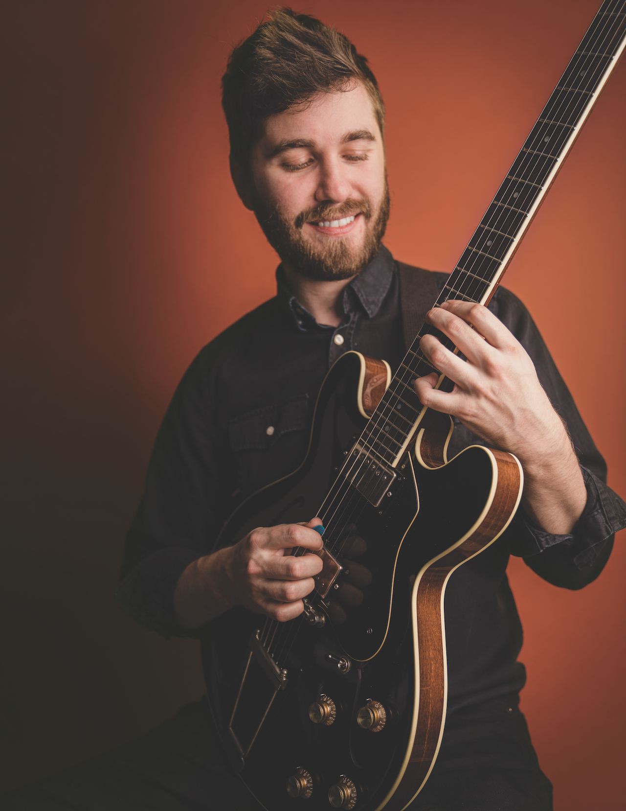 Max Light holding his Collings I-30