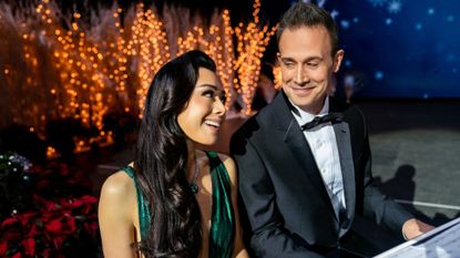 Christmas With You. (L to R) Aimee Garcia as Angelina, Freddie Prinze Jr as Miguel in Christmas With You. Cr. Jessica Kourkounis/Netflix © 2022.