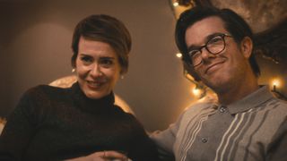 Sarah Paulson as Cousin Michelle, John Mulaney as Cousin Steven in the fishes episode of the bear
