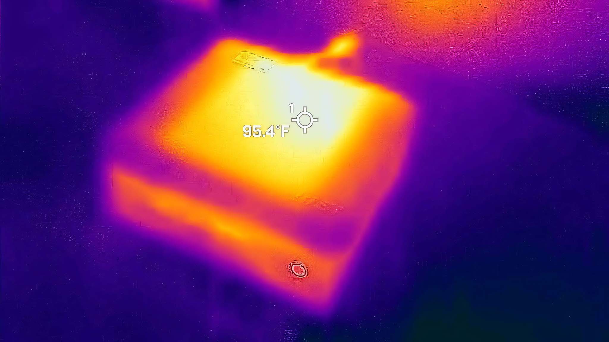 A picture taken with a thermal camera of the top of the MSI Cubi NUC 13MQ.