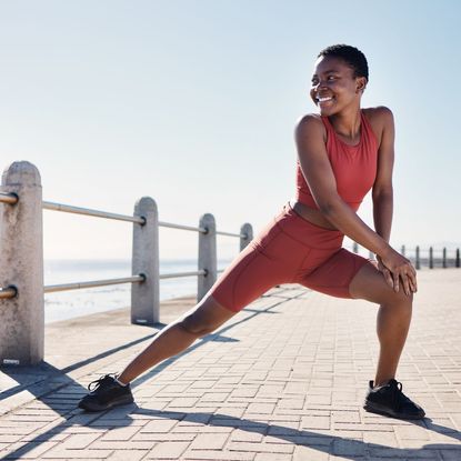 Are lunges or squats better? A woman working out