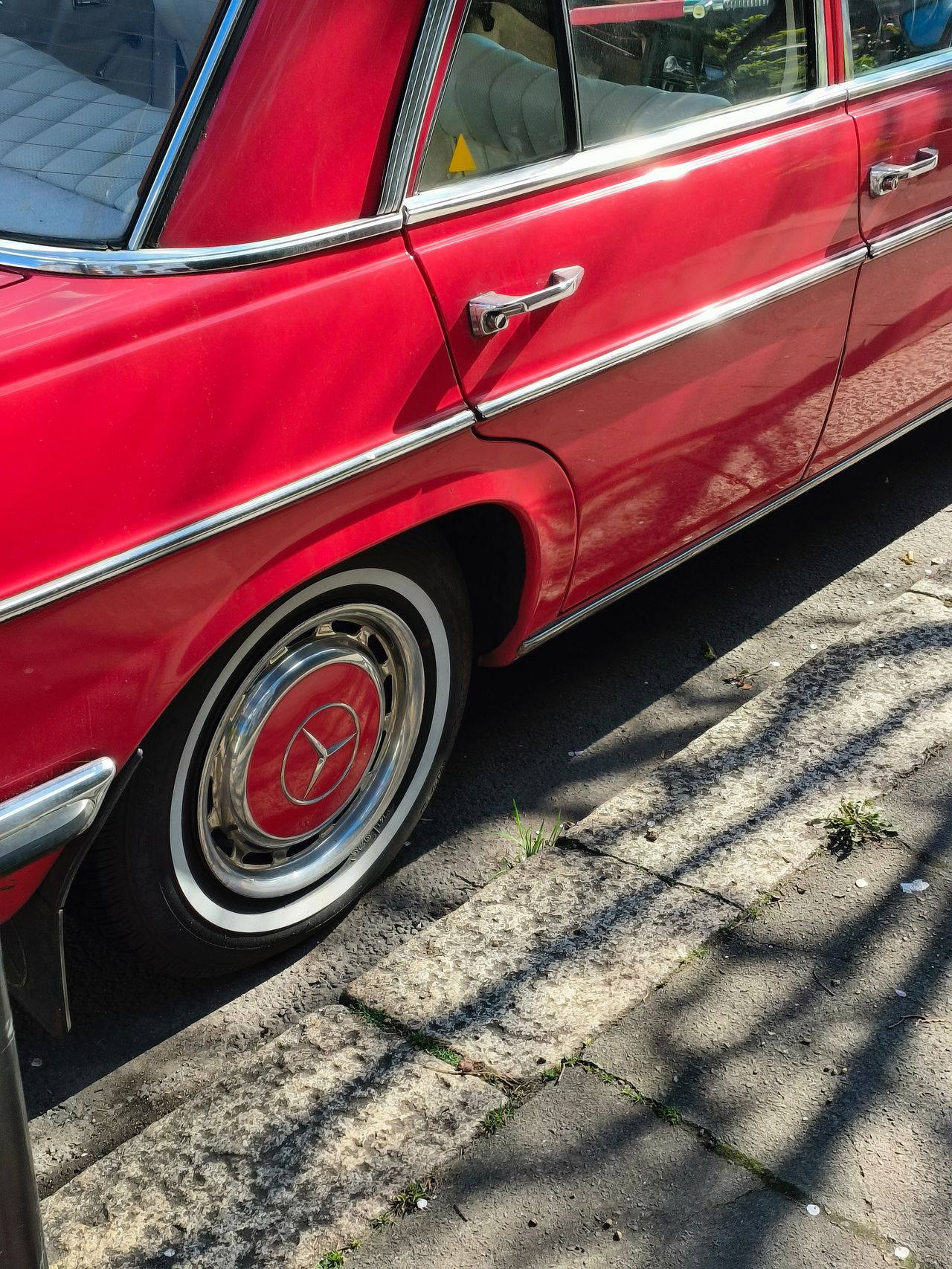 red car and wheel OPPO Find N2 Flip camera