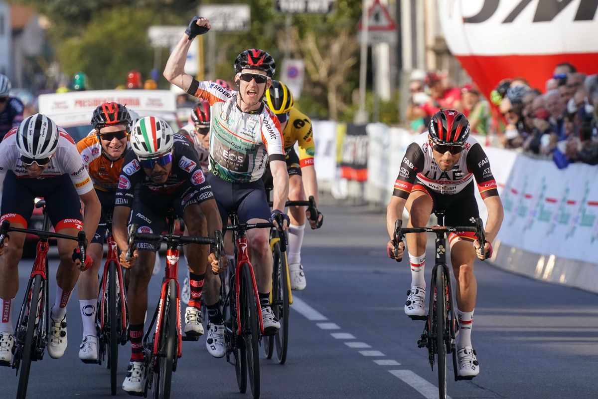 Settimana Internazionale Coppi e Bartali 2022 - 37th Edition - 5th stage Casalguidi - Cantagrillo 160 km - 26/03/2022 - Diego Ulissi (ITA - UAE Team Emirates)Eddie Dunbar (IRL - INEOS Grenadiers) - photo Massimo Fulgenzi/SprintCyclingAgency&Acirc;&copy;2022