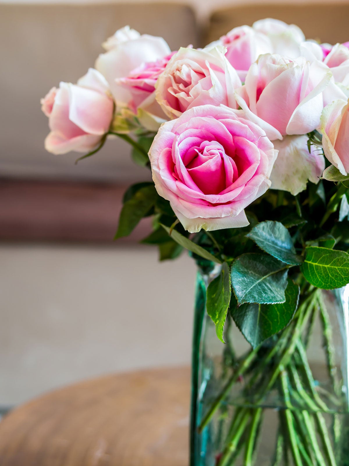 Does a rose stem in a bouquet work as a cutting to grow a rose plant? How  to do so what are the steps and how does it work for a novice? 
