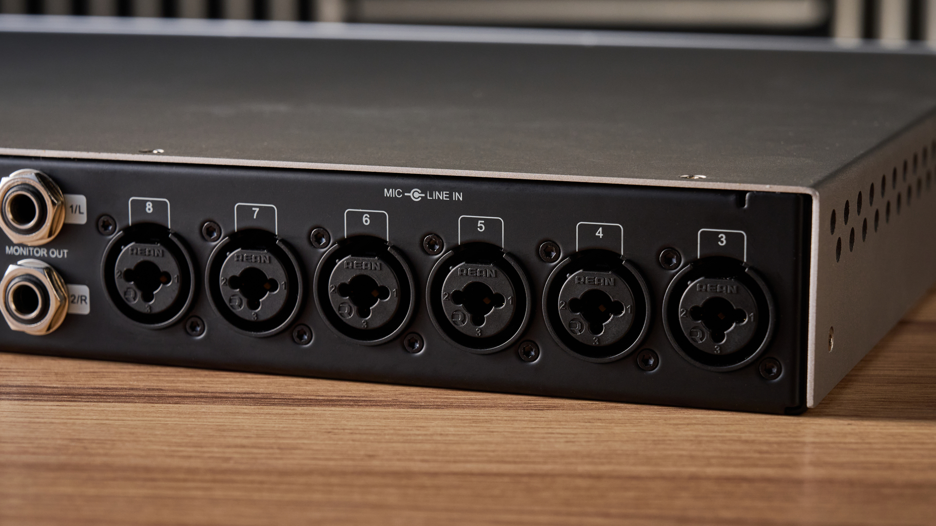 Universal Audio Volt 876