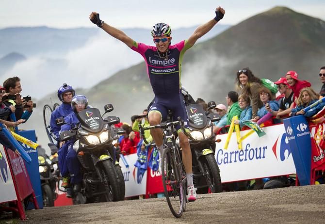 Przemyslaw Niemiec (Lampre-Merida) wins Vuelta a Espa&ntilde;a's stage 15 atop Lagos de Covadonga