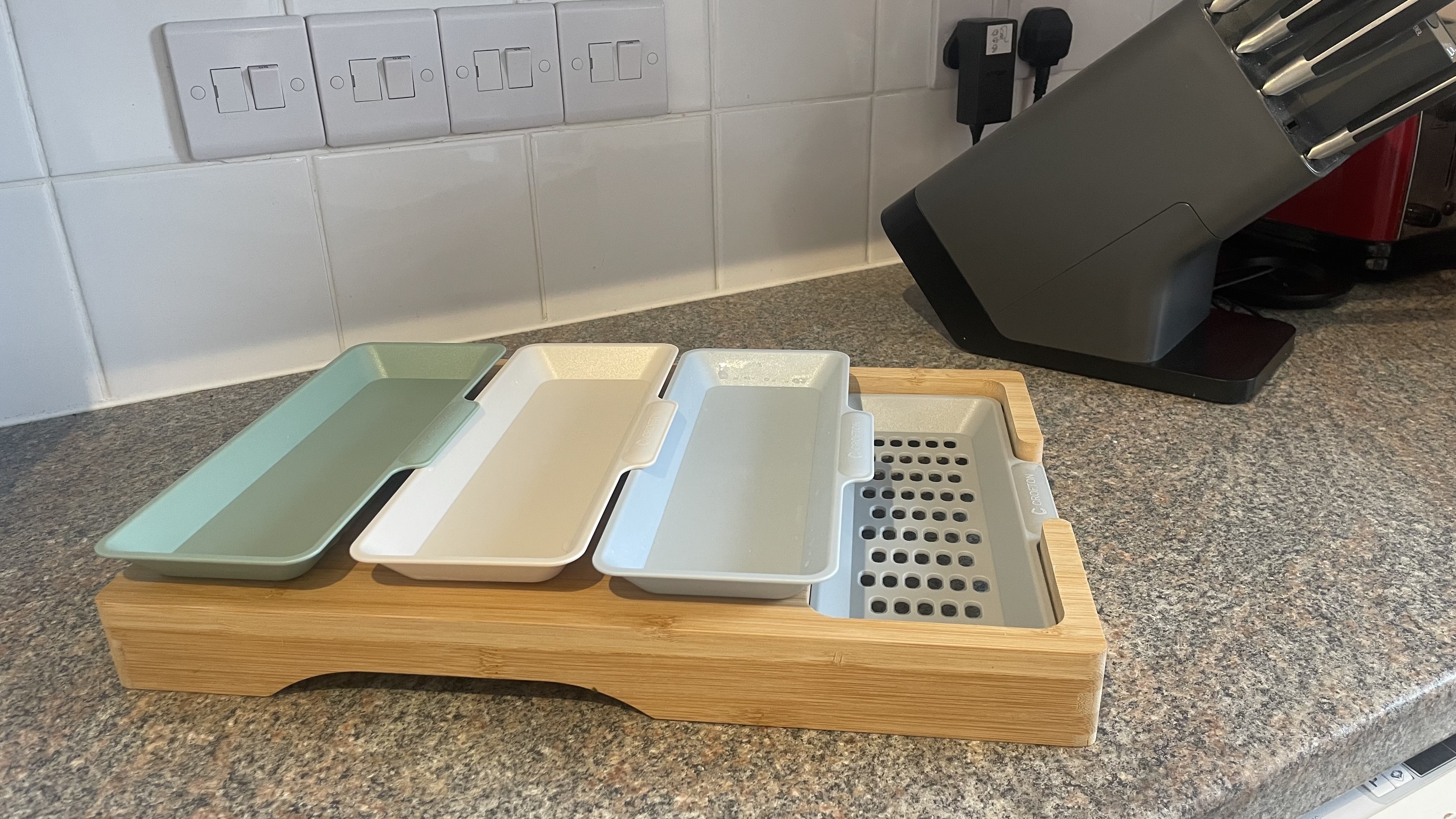 Trying Aldi's new compartmented chopping board 