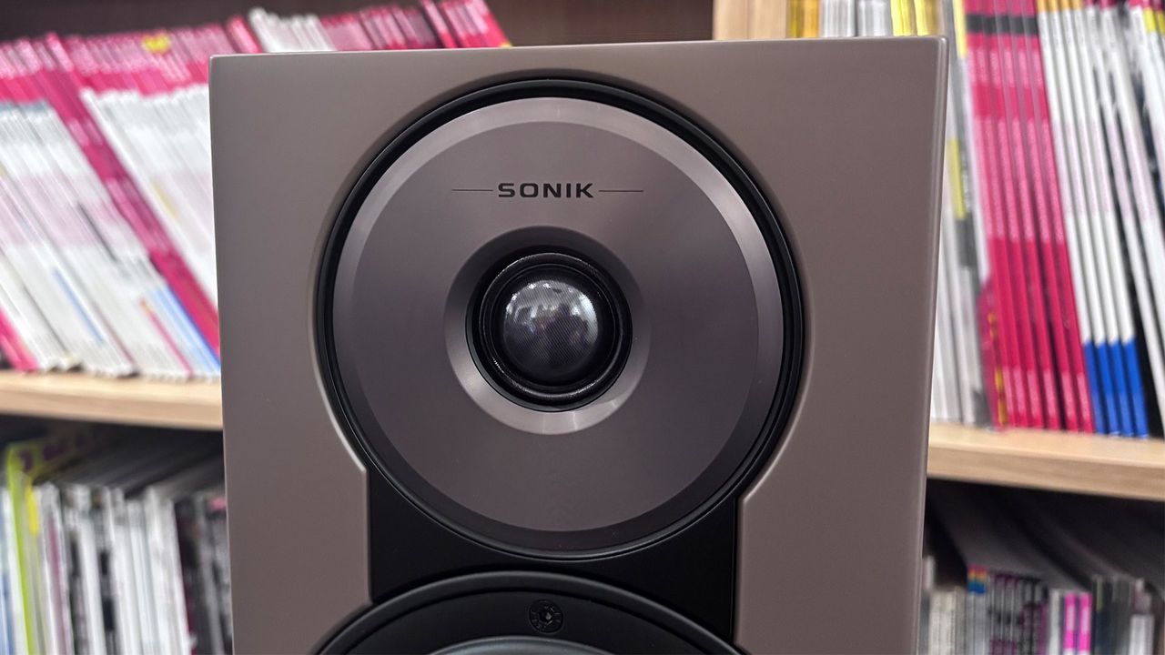 Dali Sonik 1 standmount speakers