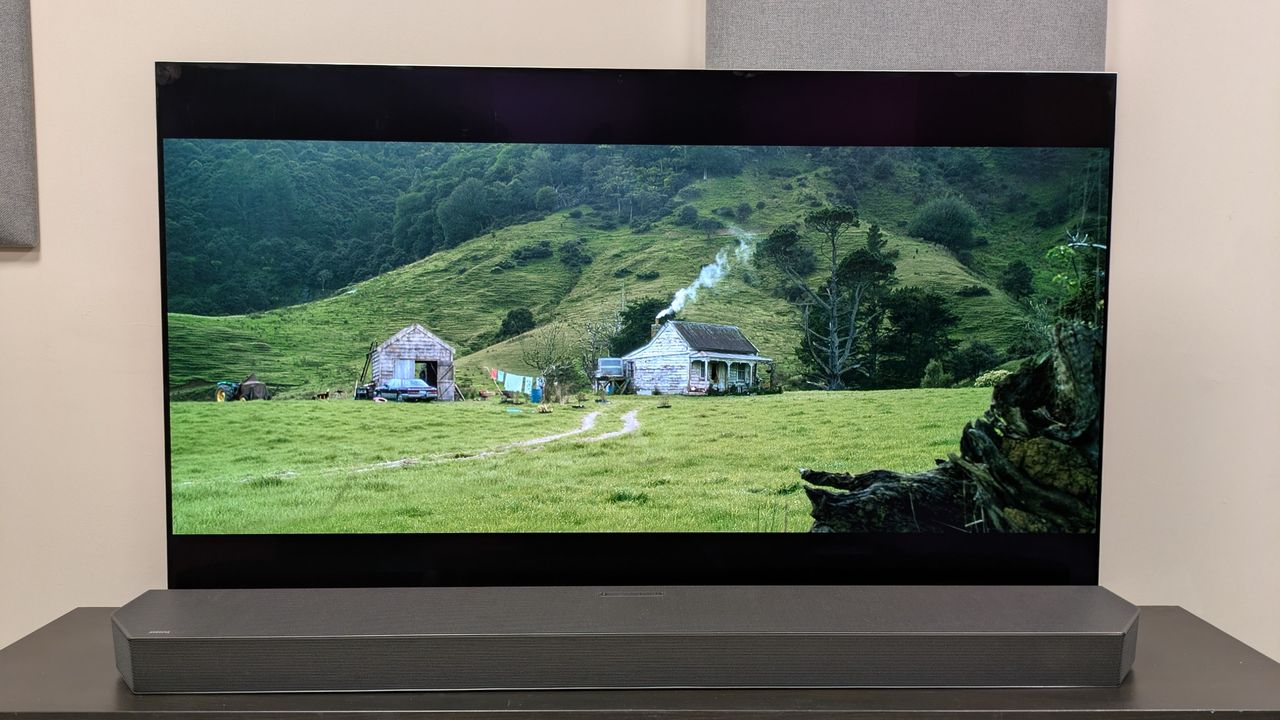 Hunt For The Wilderpeople 4K Blu-ray on LG G6 showing family cottage