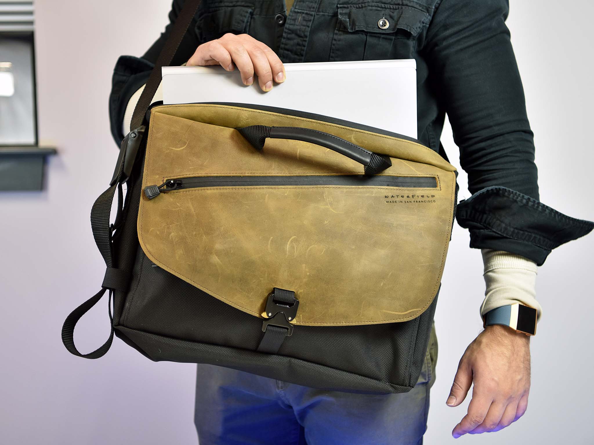 Waterfield cargo laptop on sale bag