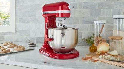 Kitchenaid 6 Quart Bowl-Lift Stand Mixer with Pouring Shield, 1 - Gerbes  Super Markets