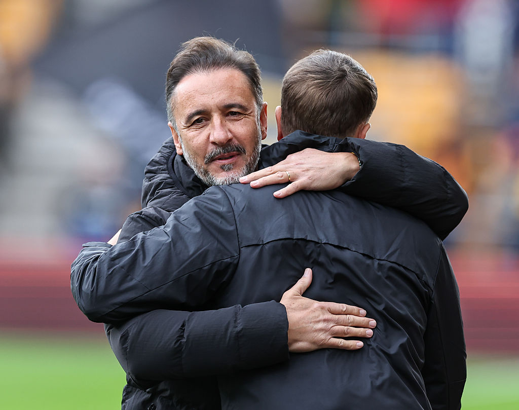 WOLVERHAMPTON, ENGLAND - OCTOBER 5: Wolverhampton Wanderers manager Vitor Pereira hugs Brighton &amp;amp; Hove Albion manager Fabian Hurzeler during the Premier League match between Wolverhampton Wanderers and Brighton &amp;amp; Hove Albion at Molineux on October 5, 2025 in Wolverhampton, England. (Photo by Lee Parker - CameraSport via Getty Images)