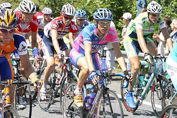 Damiano Cunego (Lampre-Fondital) rides in the pack