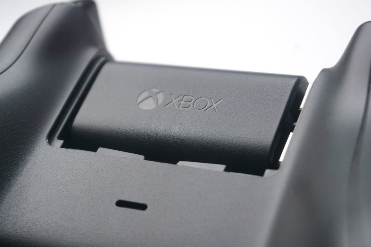Microsoft Xbox One Play & Charge Kit vs. PowerA Play & Charge Kit