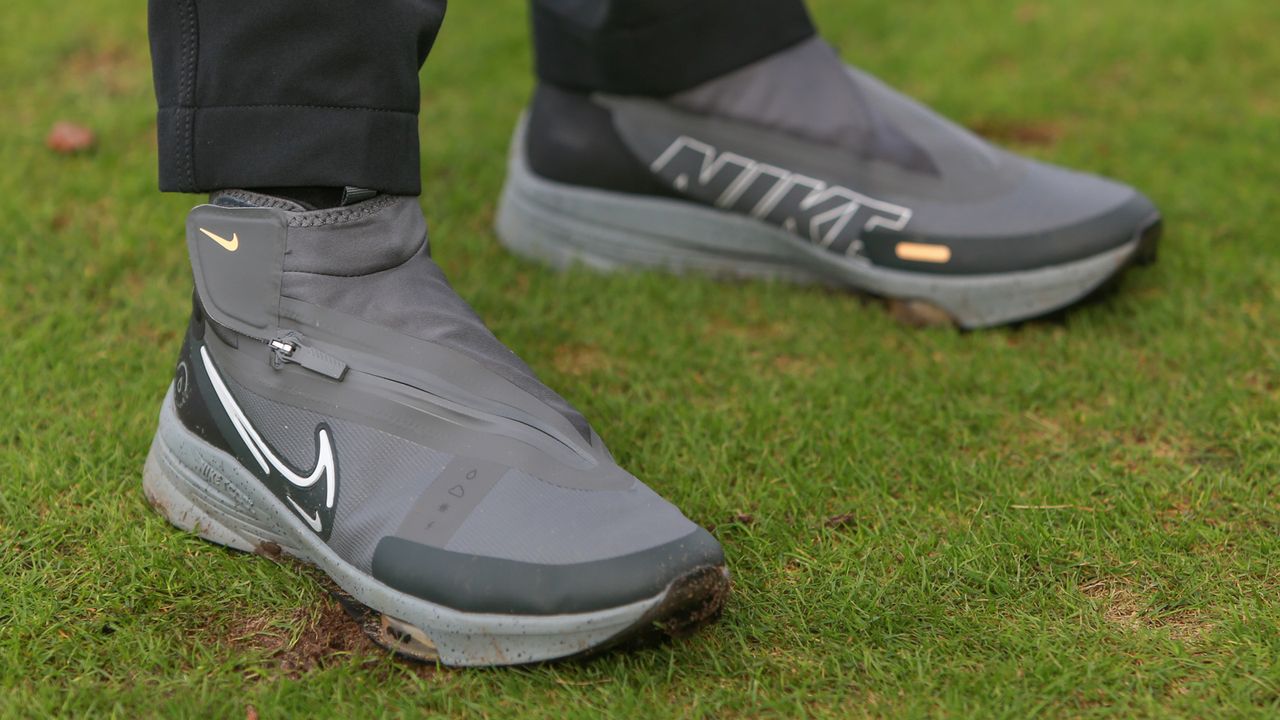 10 Essential Winter Golf Items
