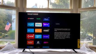 Chromecast with Google TV:n käyttöliittymä television ruudulta katsottuna