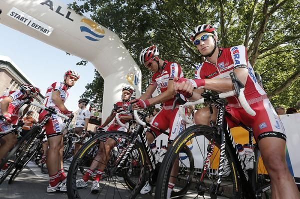 Ruediger Selig and Katusha teammates before the start