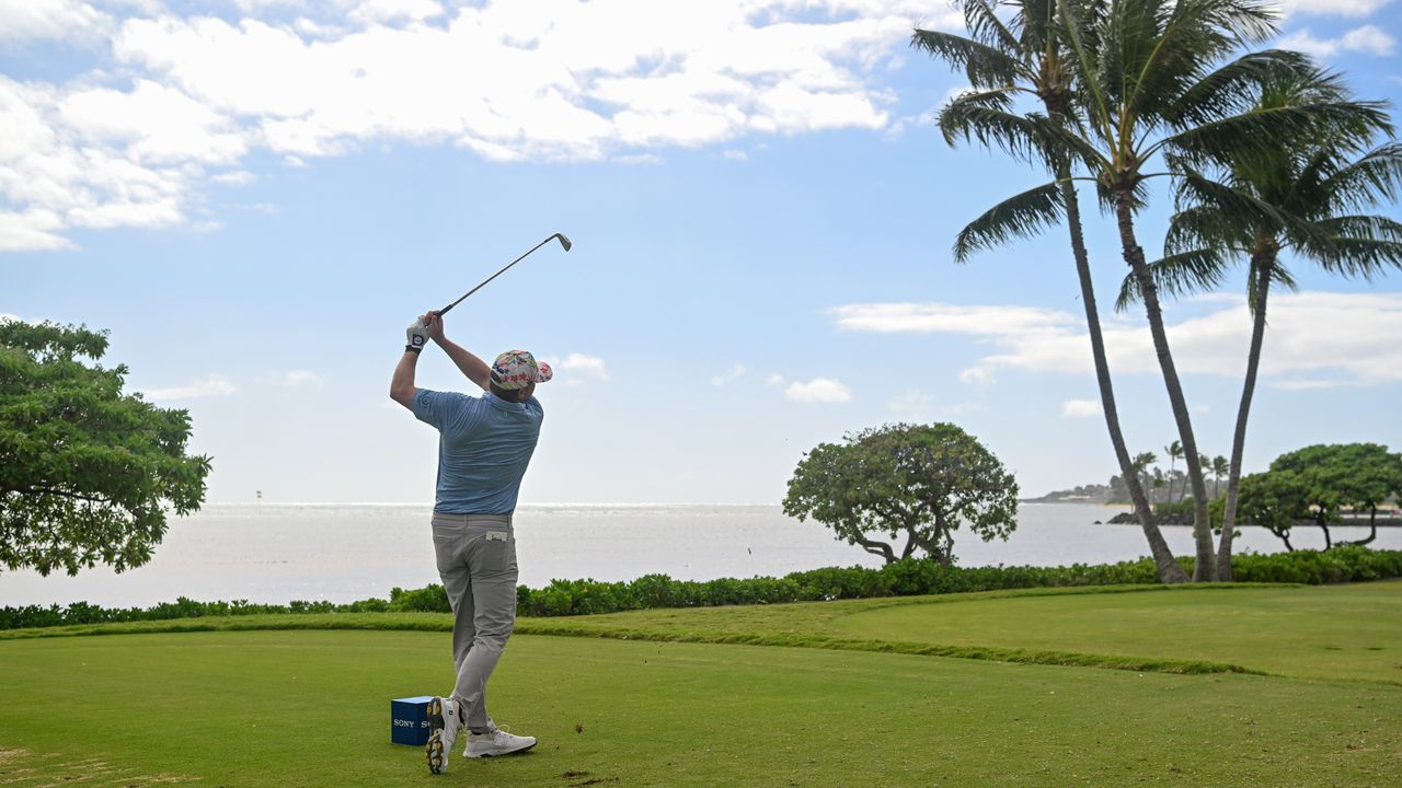 Nate Lashley teeing off at the 2023 Sony Open