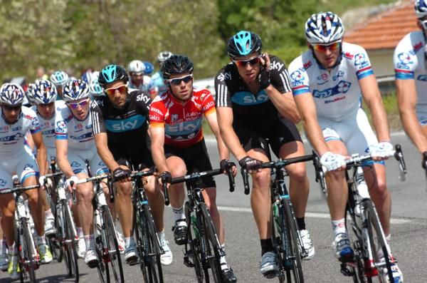 Sky and FDJ-BigMat chase the break