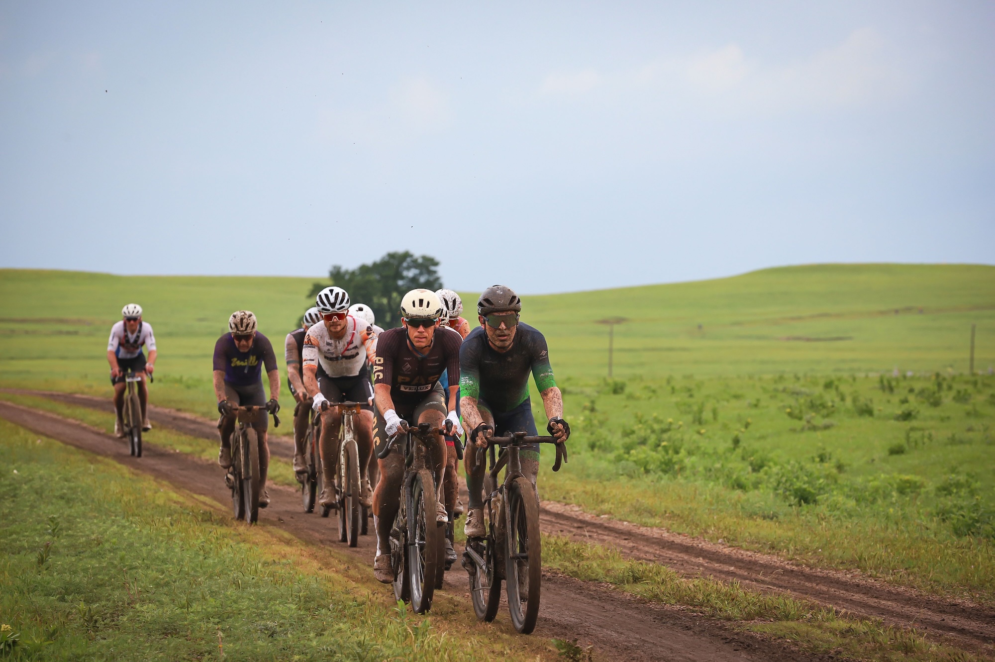 Declan Irvine leads front group of age-group men in open category at 2026 Unbound Gravel 200