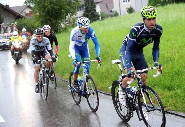 Francisco Ventoso (Movistar) leads the break.