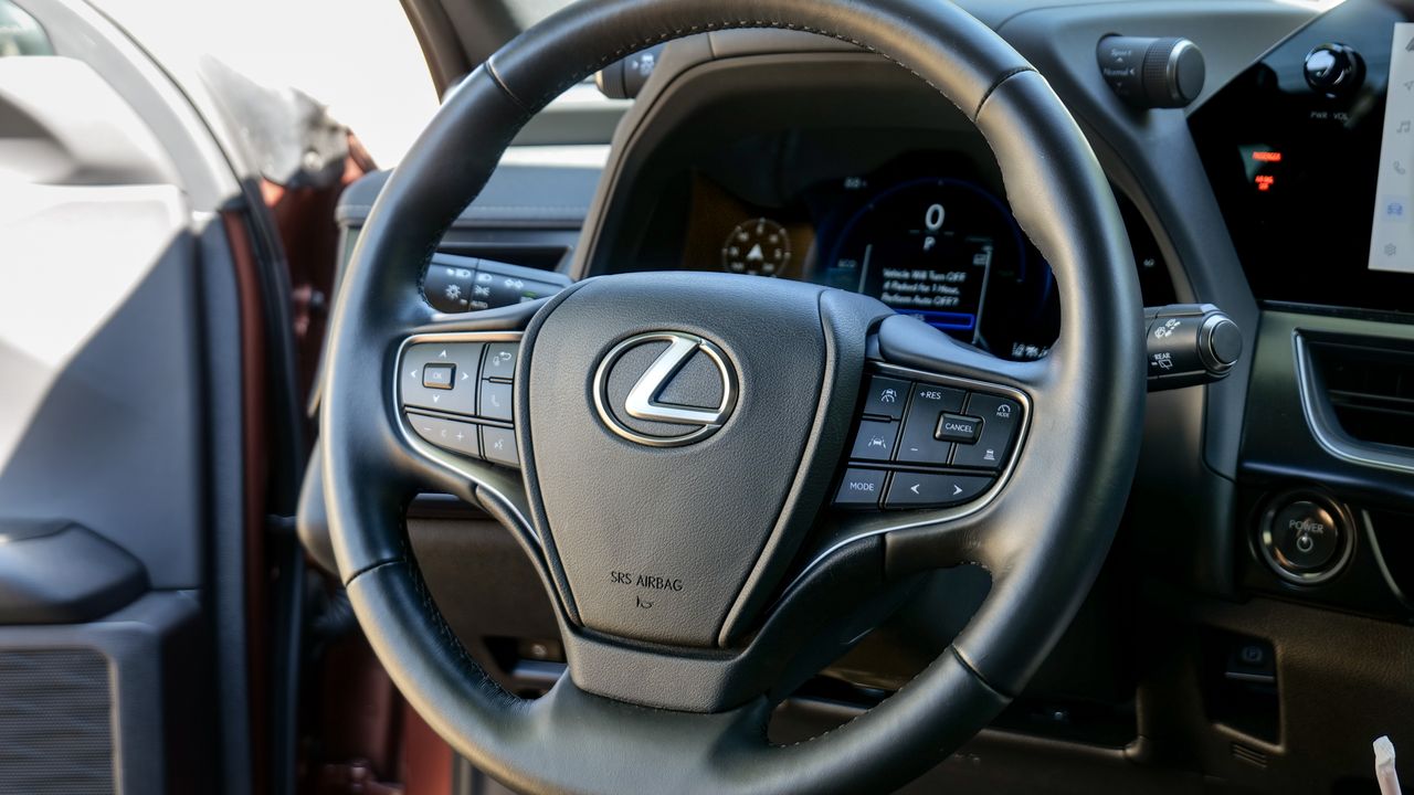 2025 Lexus UX 300h test drive.