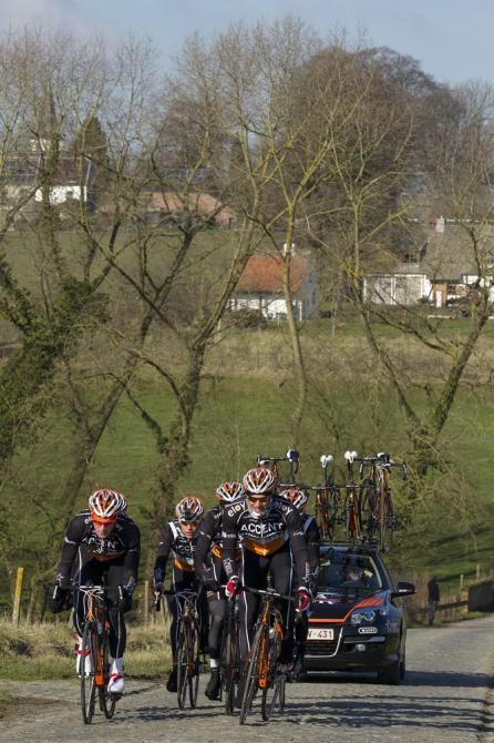 The Accent Jobs-Wanty team previews Saturday's Omloop Het Nieuwsblad course.