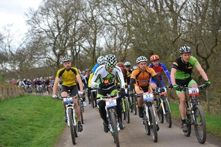 Ronald Kros, Matt Page and Mark Spratt lead the peloton