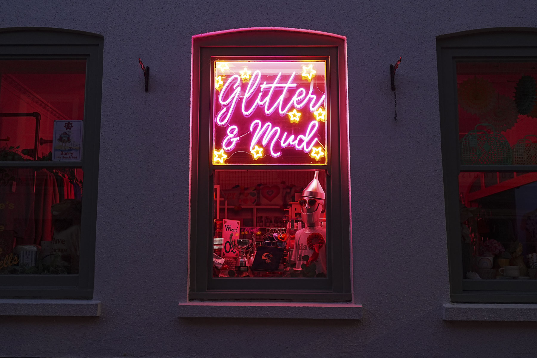 Sample image taken with the Sony FE 16-35mm F2.8 GM II of shop windoe at night with bright pink neon lights