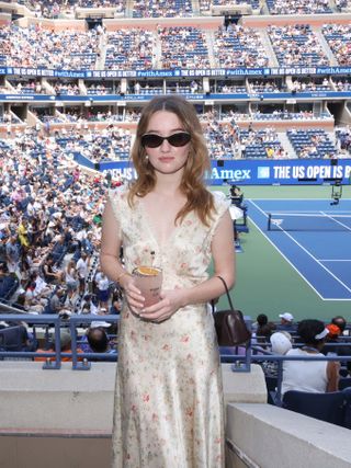 Kaitlyn Dever nimmt mit Double Tequila an den US Open 2024 teil