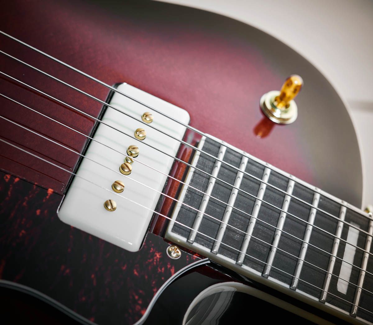 Guild's Franz Soapbar P90s are made in Booheung, in Korea &ndash; as with the pickups we&rsquo;ve seen on other Newark St Guilds. They are full of archetypal P90 character.
