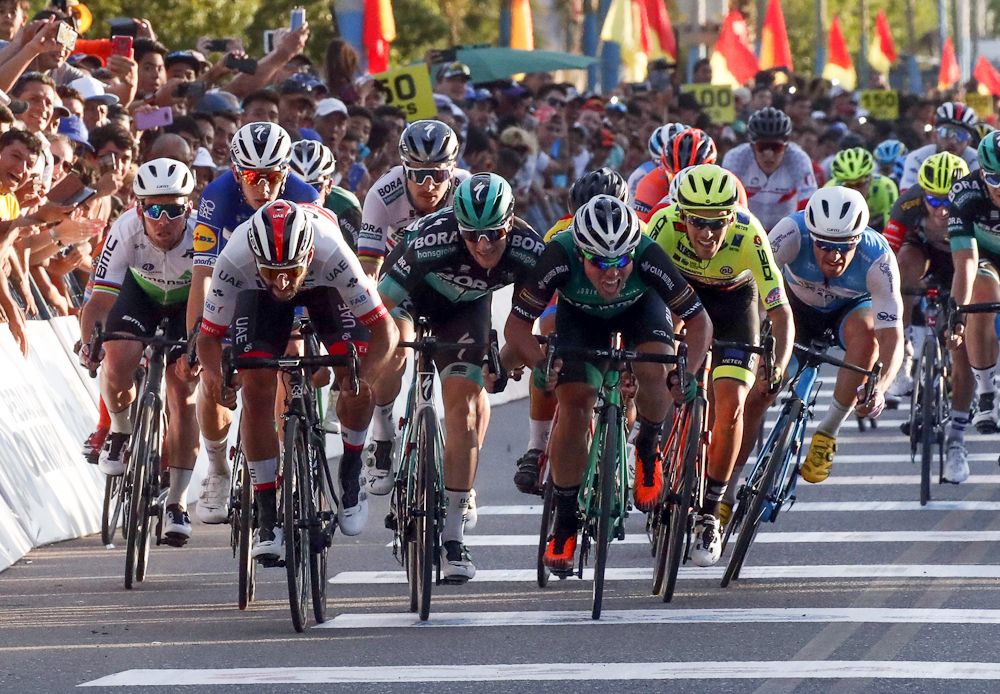Fernando Gaviria wins stage 1 at the Vuelta a San Juan ahead of Matteo Malucelli and Sam Bennett