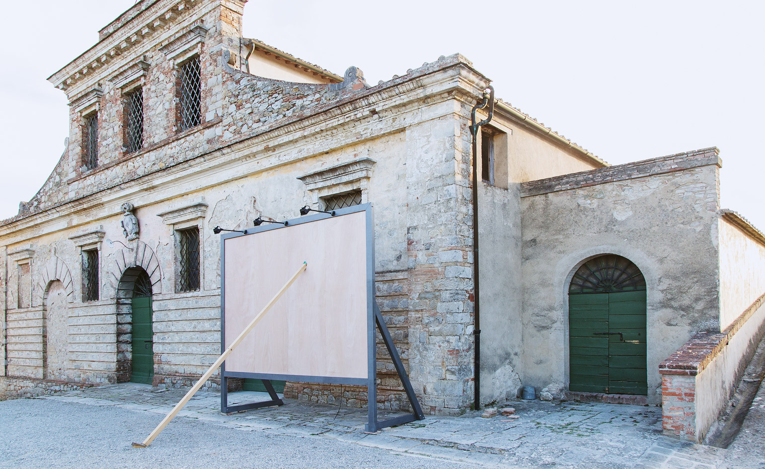 Hard Pressed Wire, 2009, by Gabriel Kuri, at Felsina. 