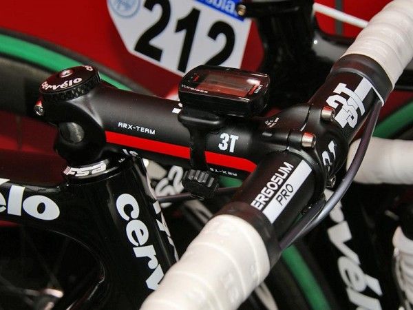 The RS' longer head tube requires Hammond to use a -17&ordm; stem to get the bars low enough.