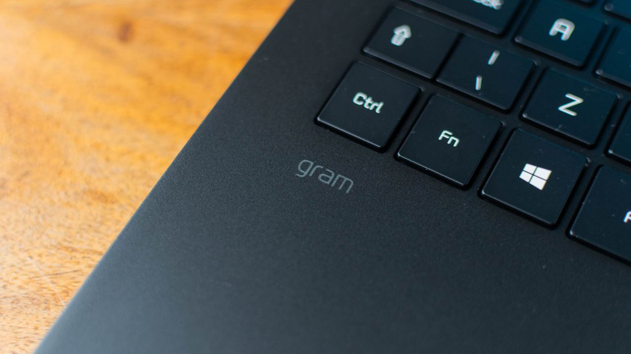 LG Gram 17 logo