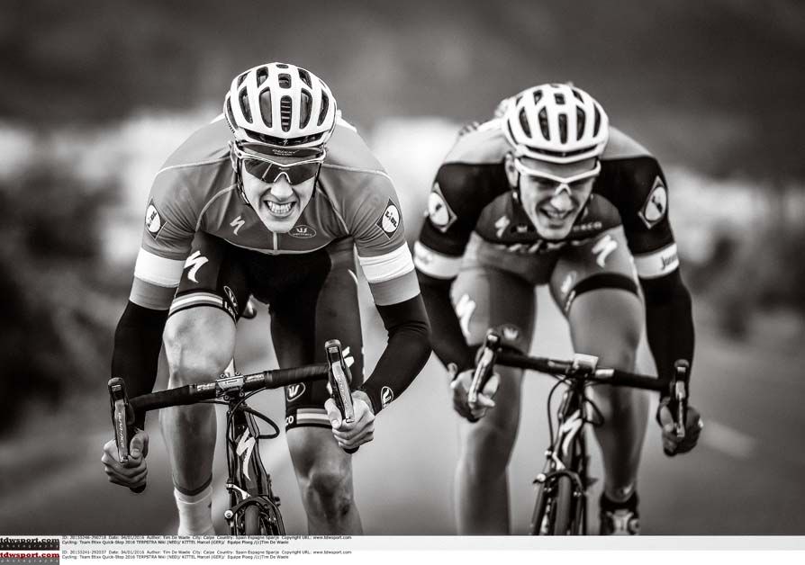Niki Terpstra and Marcel Kittel have fun in a sprint