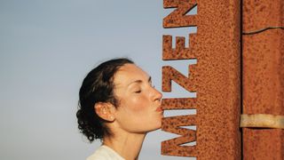 Sophie Power kissing sign for Mizen Head