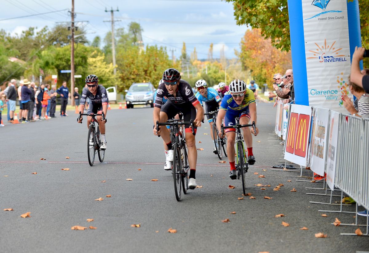 Neil van der Ploeg (Isowhey Sports Swiss Wellness) wins the 2017 Grafton to Inverell
