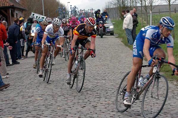 Pozzato leads a Quick.Step foursome off the Haaghoek
