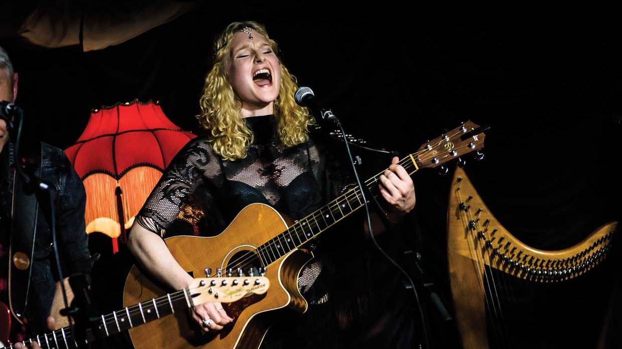 Heather Findlay performing with her guitar