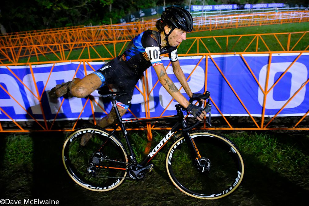 Helen Wyman (Kona) takes a clean machine with two laps remaining